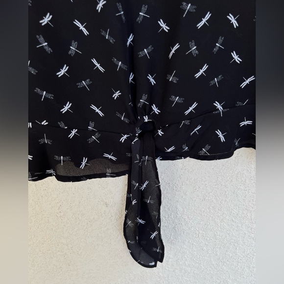 Dragonfly print short sleeve blouse by Lily White size Large - Picture 4 of 6